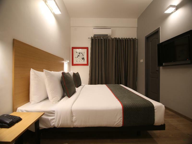 Townhouse Airport Road Hotel Yelahanka Exterior photo